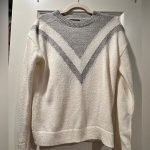 Cream and gray chevron print sweater. Banana Republic size XS. Like new!